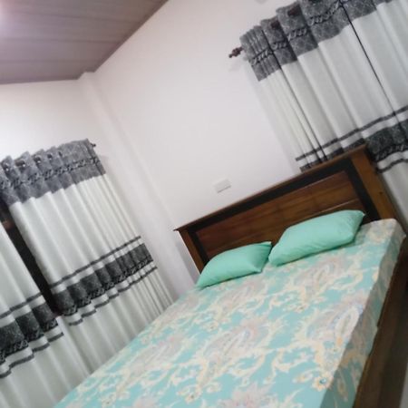 Sky Bloom Bed & Breakfast Homagama ภายนอก รูปภาพ
