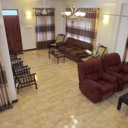 Sky Bloom Bed & Breakfast Homagama ภายนอก รูปภาพ