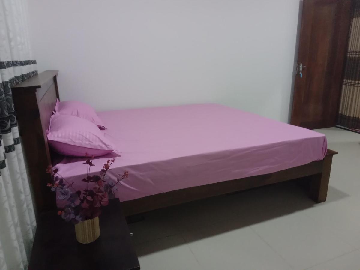 Sky Bloom Bed & Breakfast Homagama ภายนอก รูปภาพ
