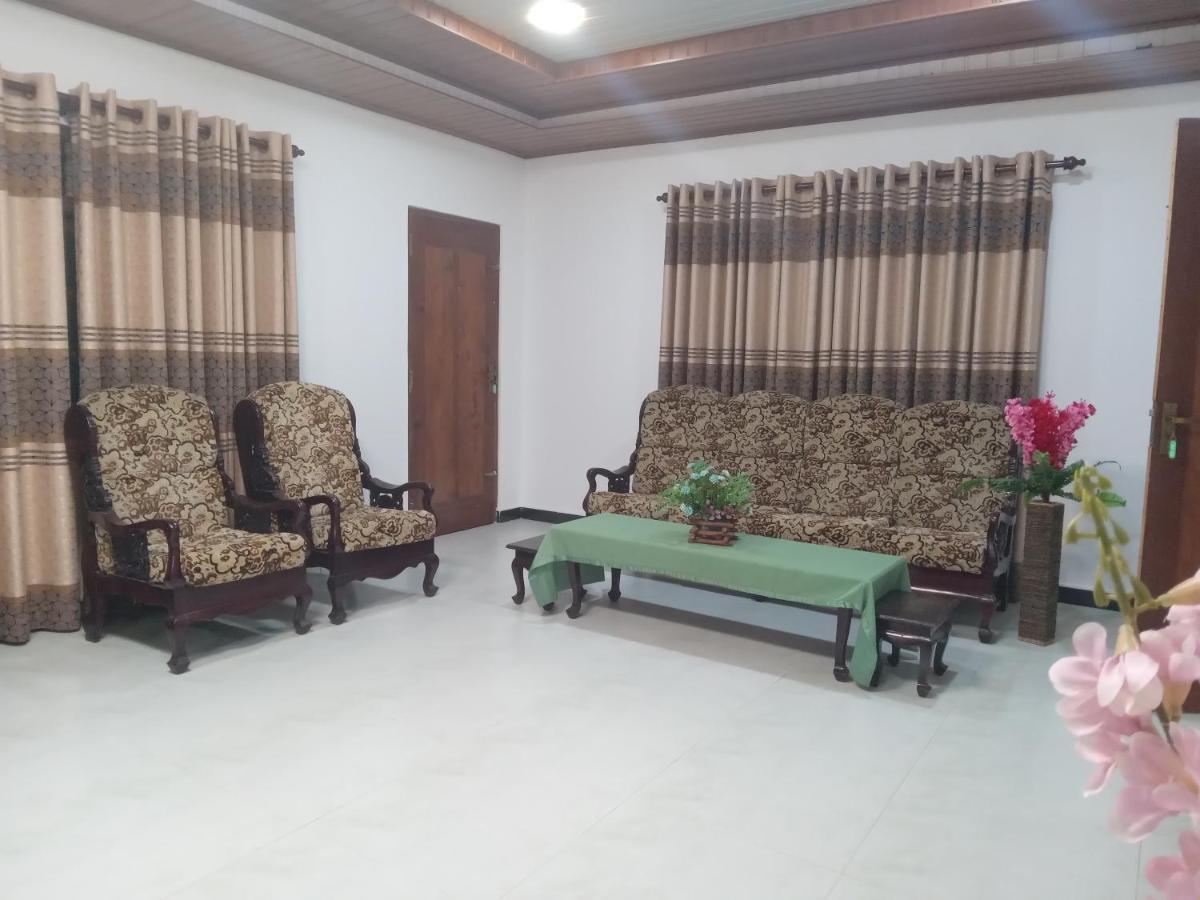 Sky Bloom Bed & Breakfast Homagama ภายนอก รูปภาพ