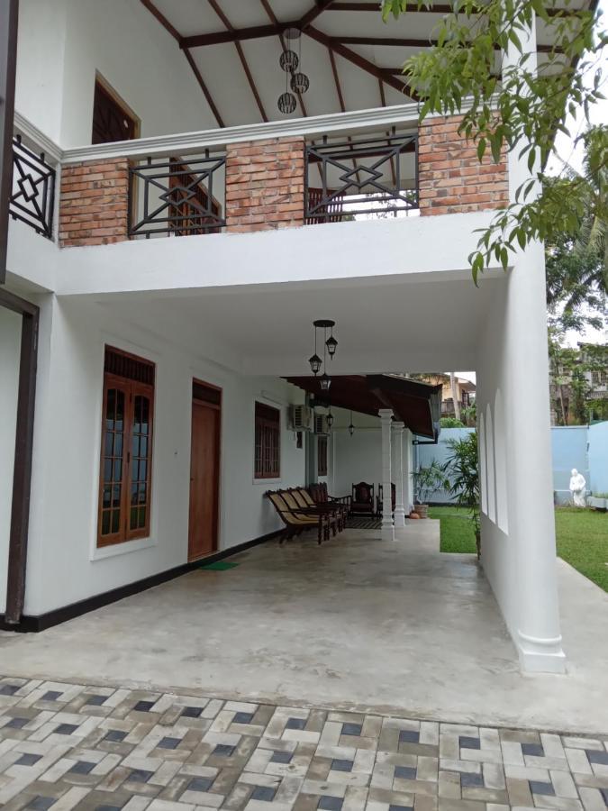 Sky Bloom Bed & Breakfast Homagama ภายนอก รูปภาพ