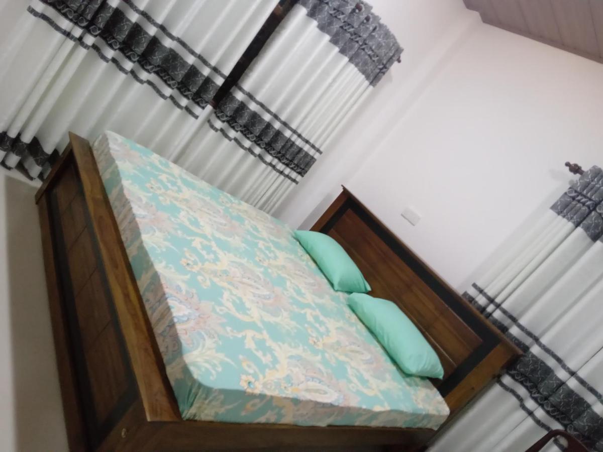 Sky Bloom Bed & Breakfast Homagama ภายนอก รูปภาพ