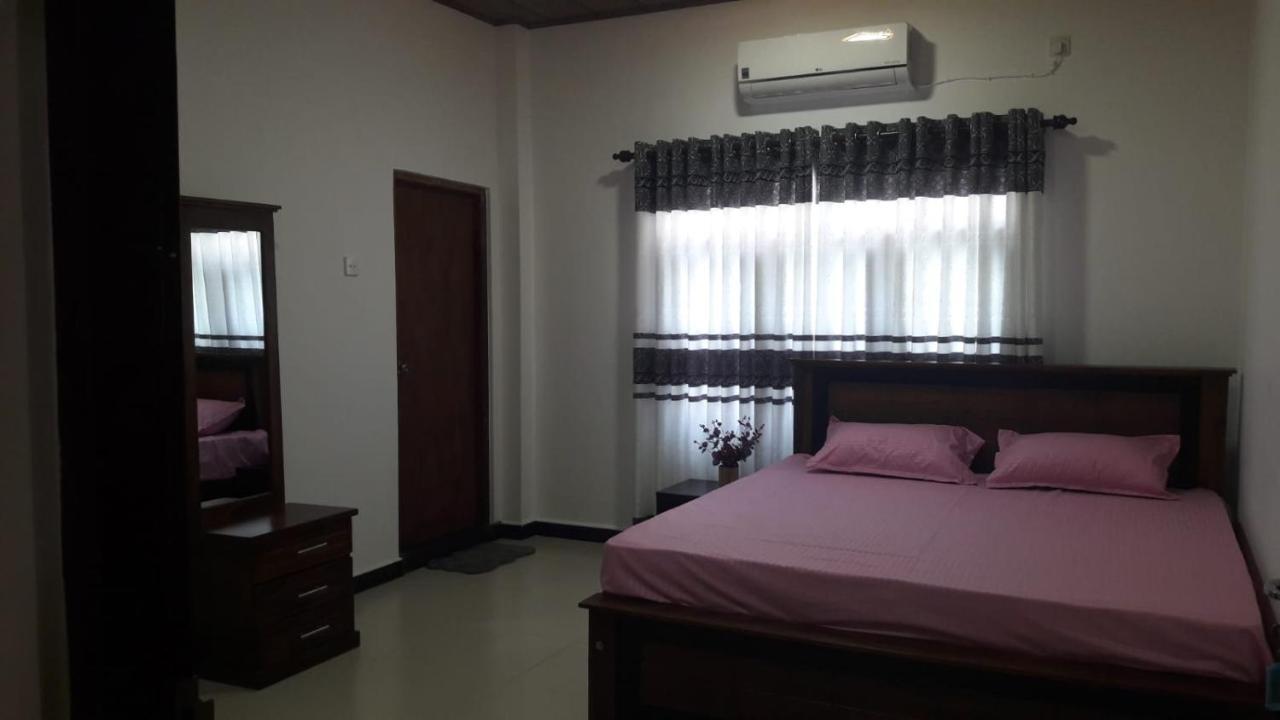 Sky Bloom Bed & Breakfast Homagama ภายนอก รูปภาพ