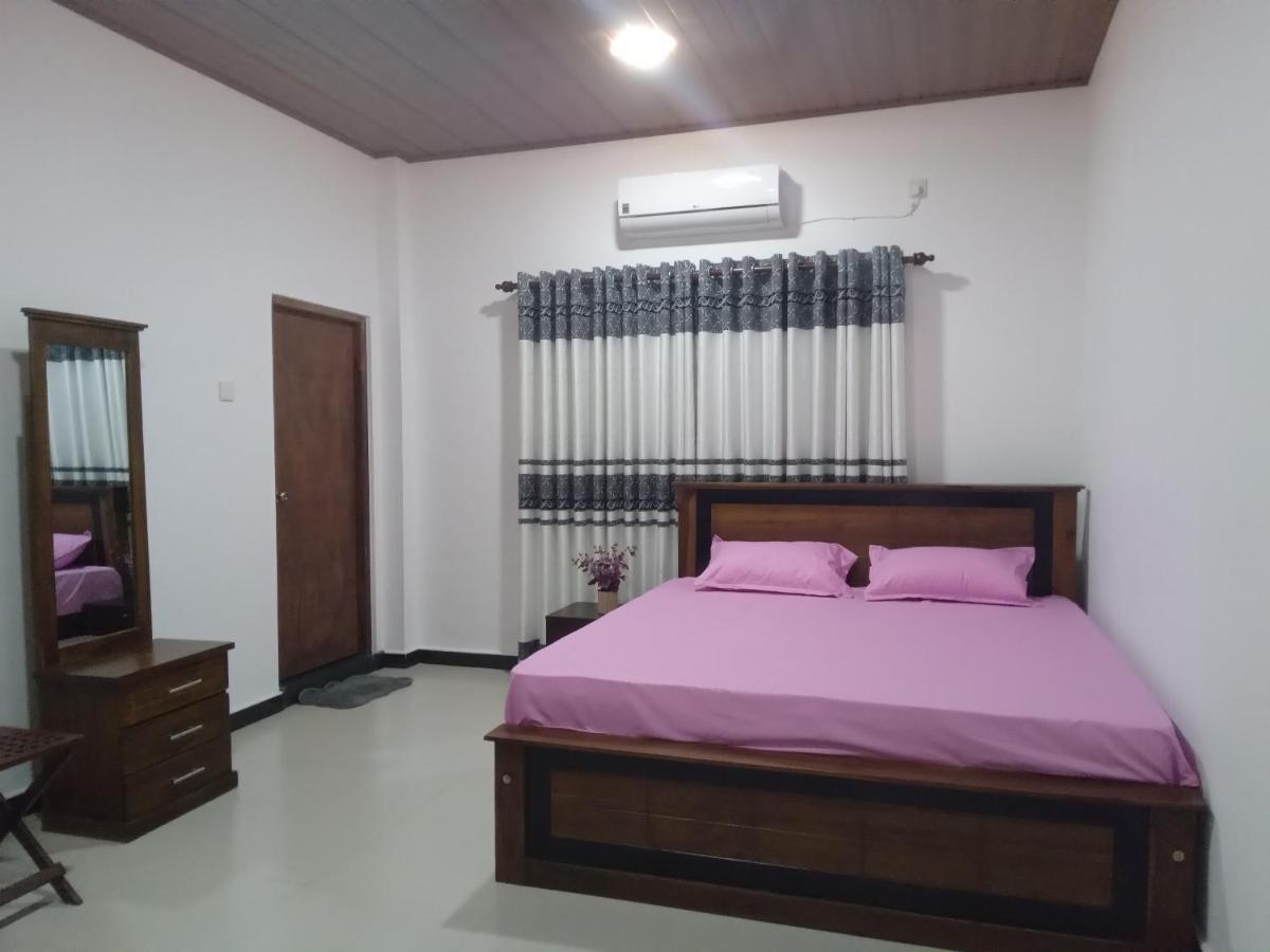Sky Bloom Bed & Breakfast Homagama ภายนอก รูปภาพ