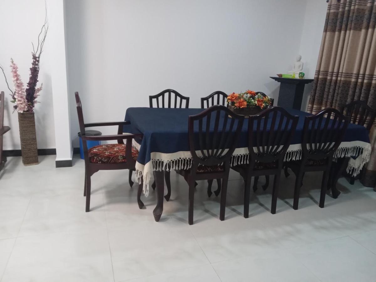Sky Bloom Bed & Breakfast Homagama ภายนอก รูปภาพ