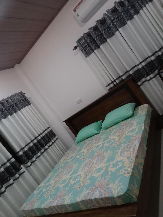 Sky Bloom Bed & Breakfast Homagama ภายนอก รูปภาพ