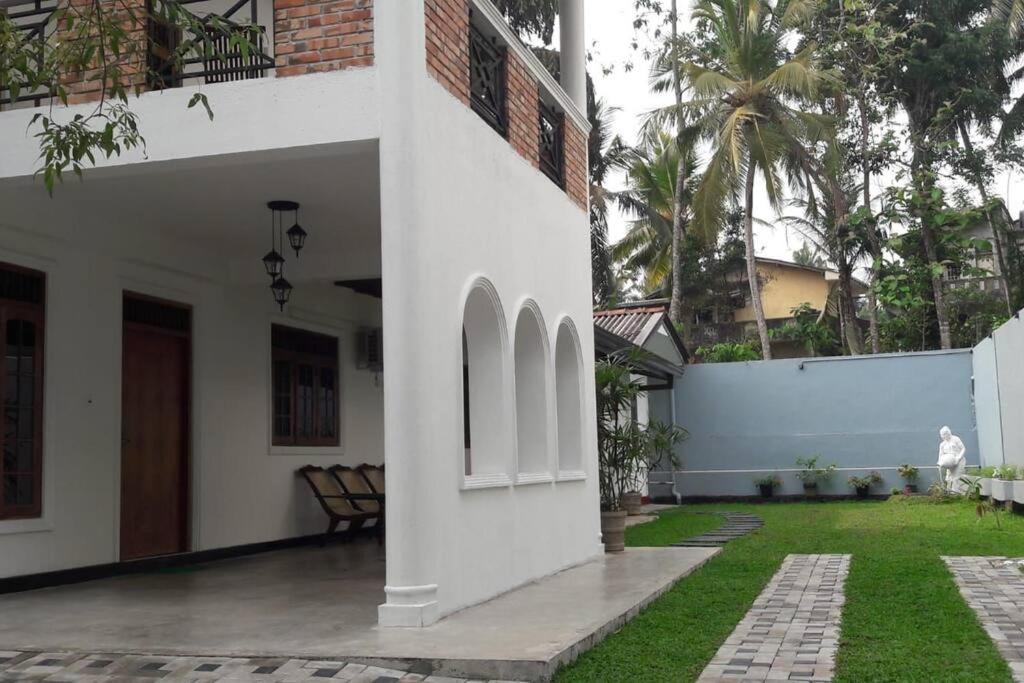 Sky Bloom Bed & Breakfast Homagama ภายนอก รูปภาพ
