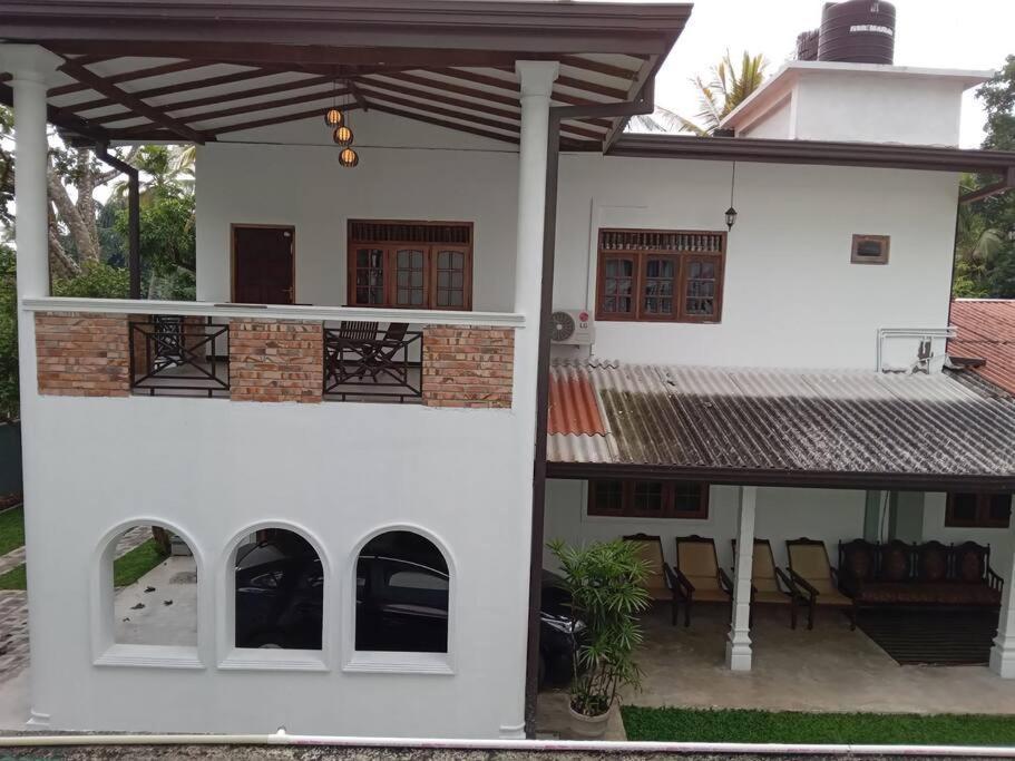 Sky Bloom Bed & Breakfast Homagama ภายนอก รูปภาพ